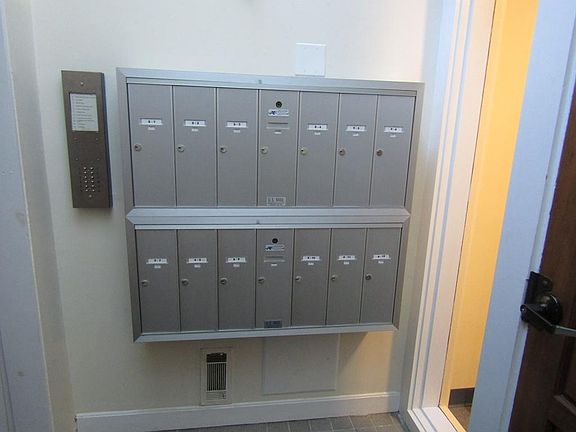 5th image of 8 Louisburg Sq APT 12
