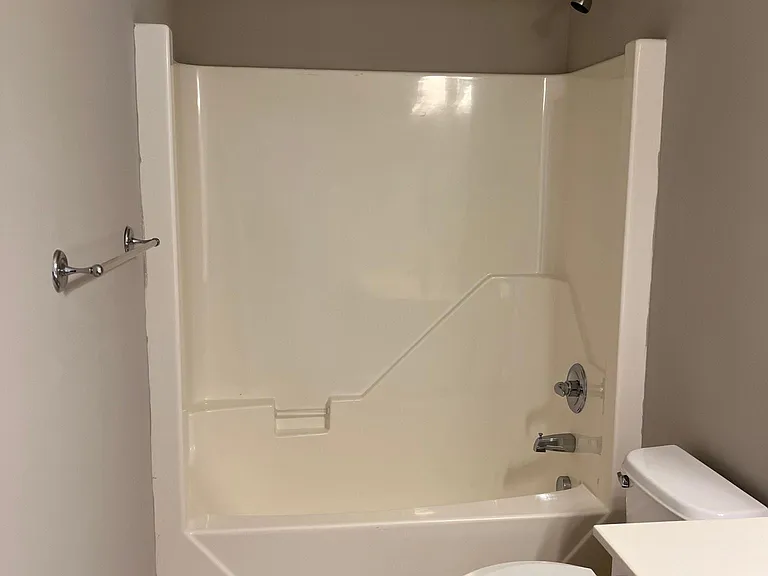 3003 Canal Drive, Wilson, NC
Hall Bath