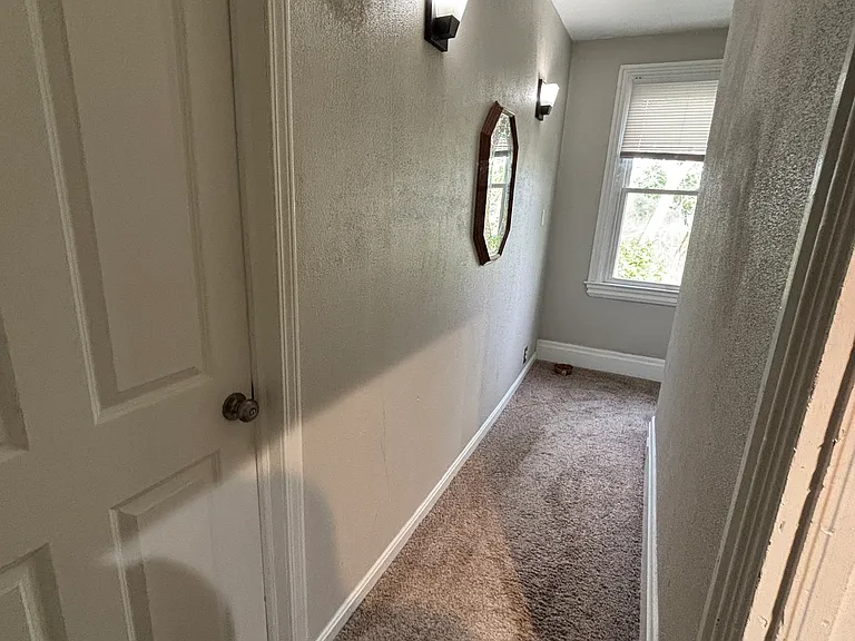 484 Belonda St — Photo 12