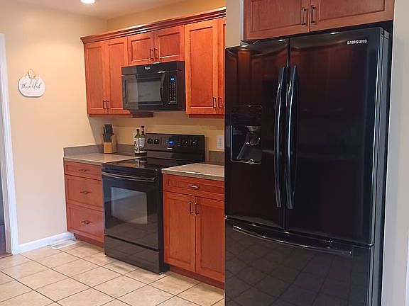 5th image of 60 Rogers Ct