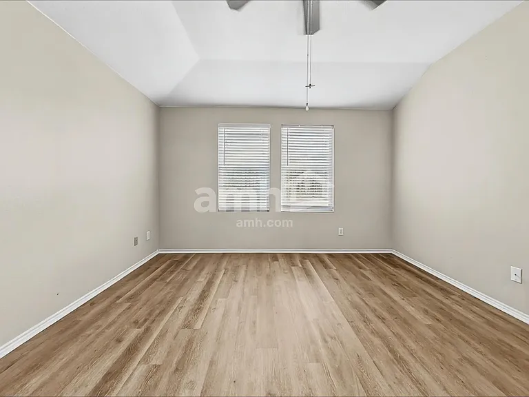 429 Grant Ln — Photo 13