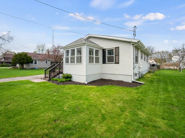 301 W South St, Kirkland, IL 60146