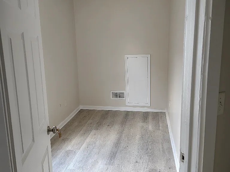 30 N Bradley Ave — Photo 7