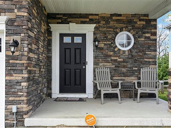 4th image of 5023 Mary Louise Ct