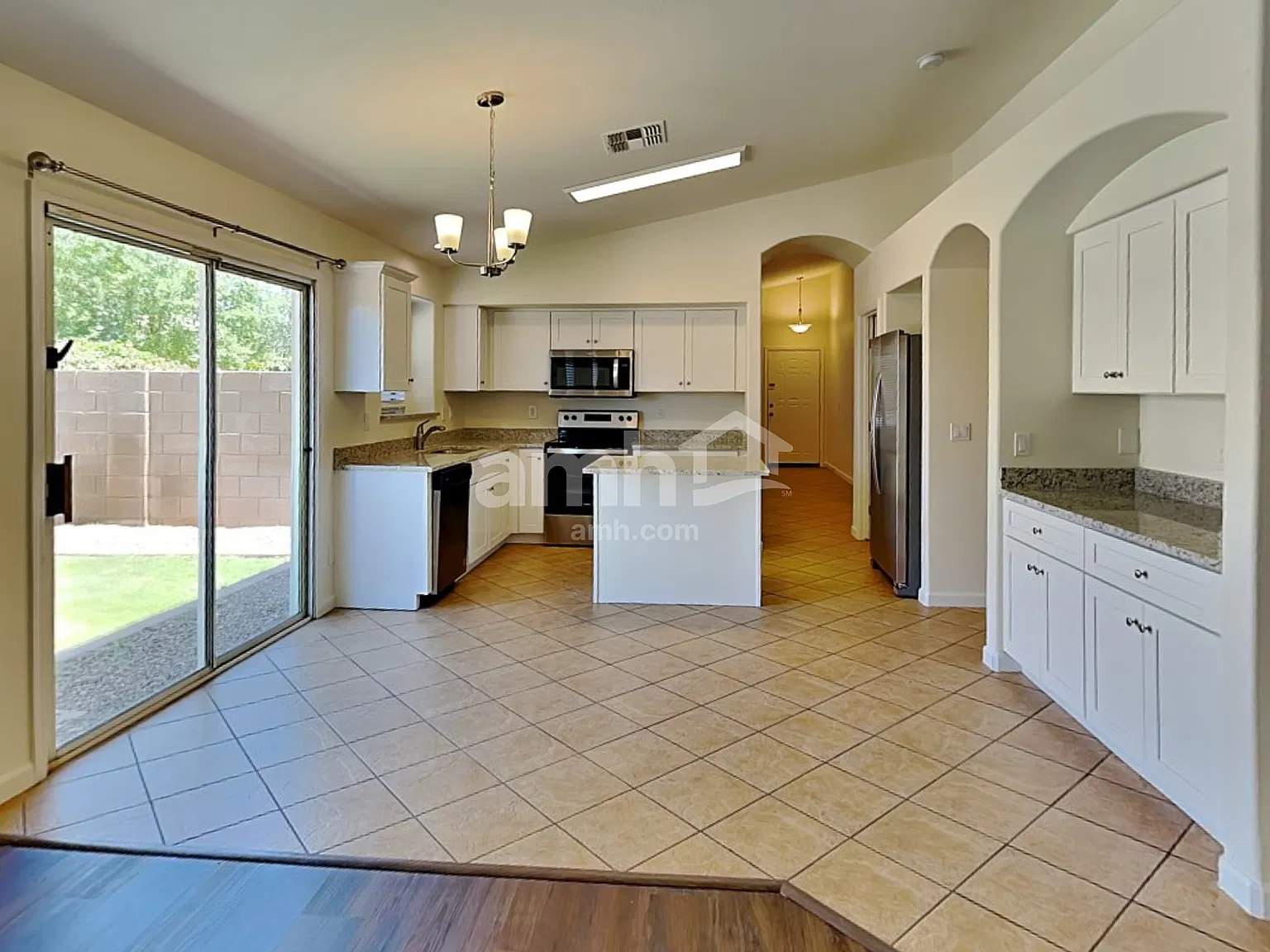 4 bed, 2.0 bath, 1763 sqft, $2,375 — Photo 3