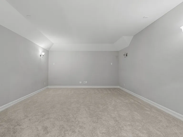 5901 Silverhollow Dr — Photo 16