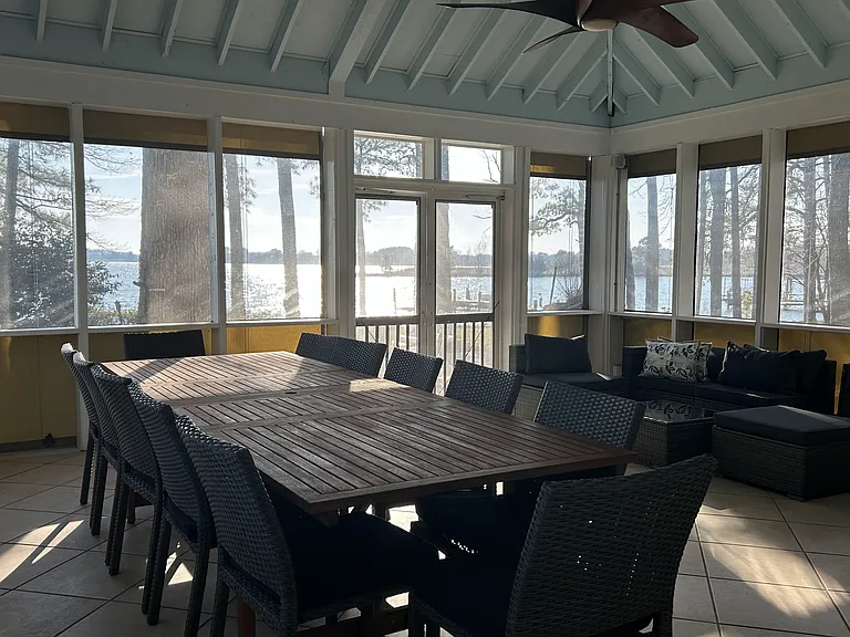 124 Eareckson Ln — Photo 4