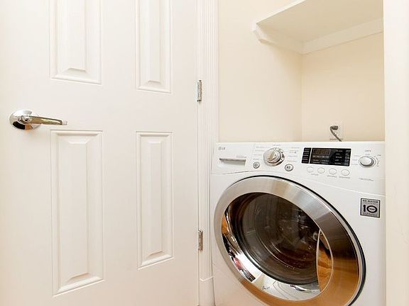 4th image of 419 E 82nd St APT 4B