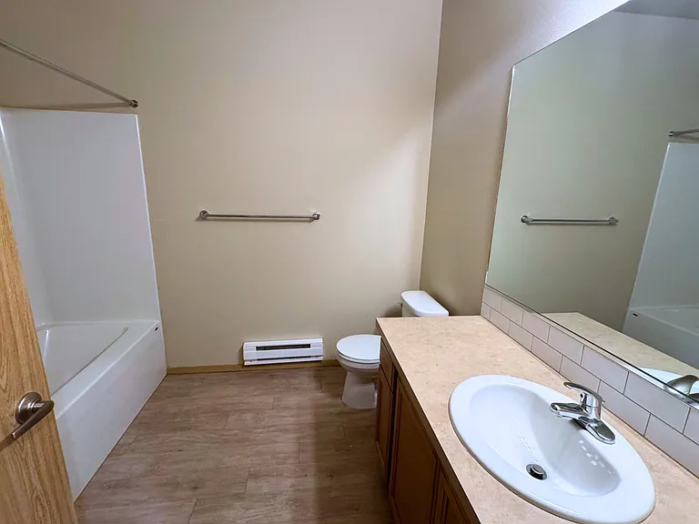 Hastings Apartments — Photo 20