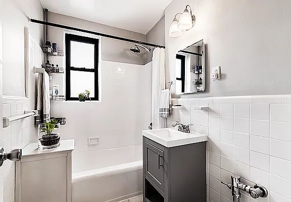 4th image of 525 W 235th St APT 7A