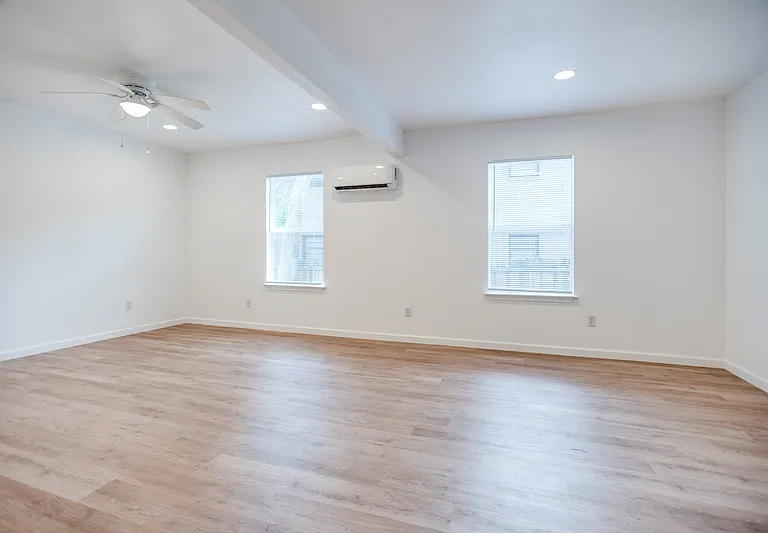905 W Abram St #4 — Photo 8