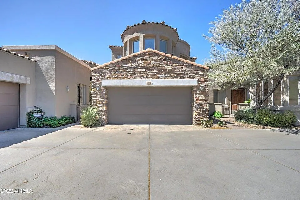 3 bed, 2563 sqft, $7,500 — Photo 2