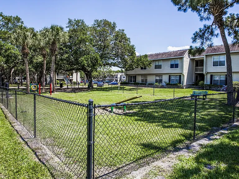 Somerset Apartments — Photo 18