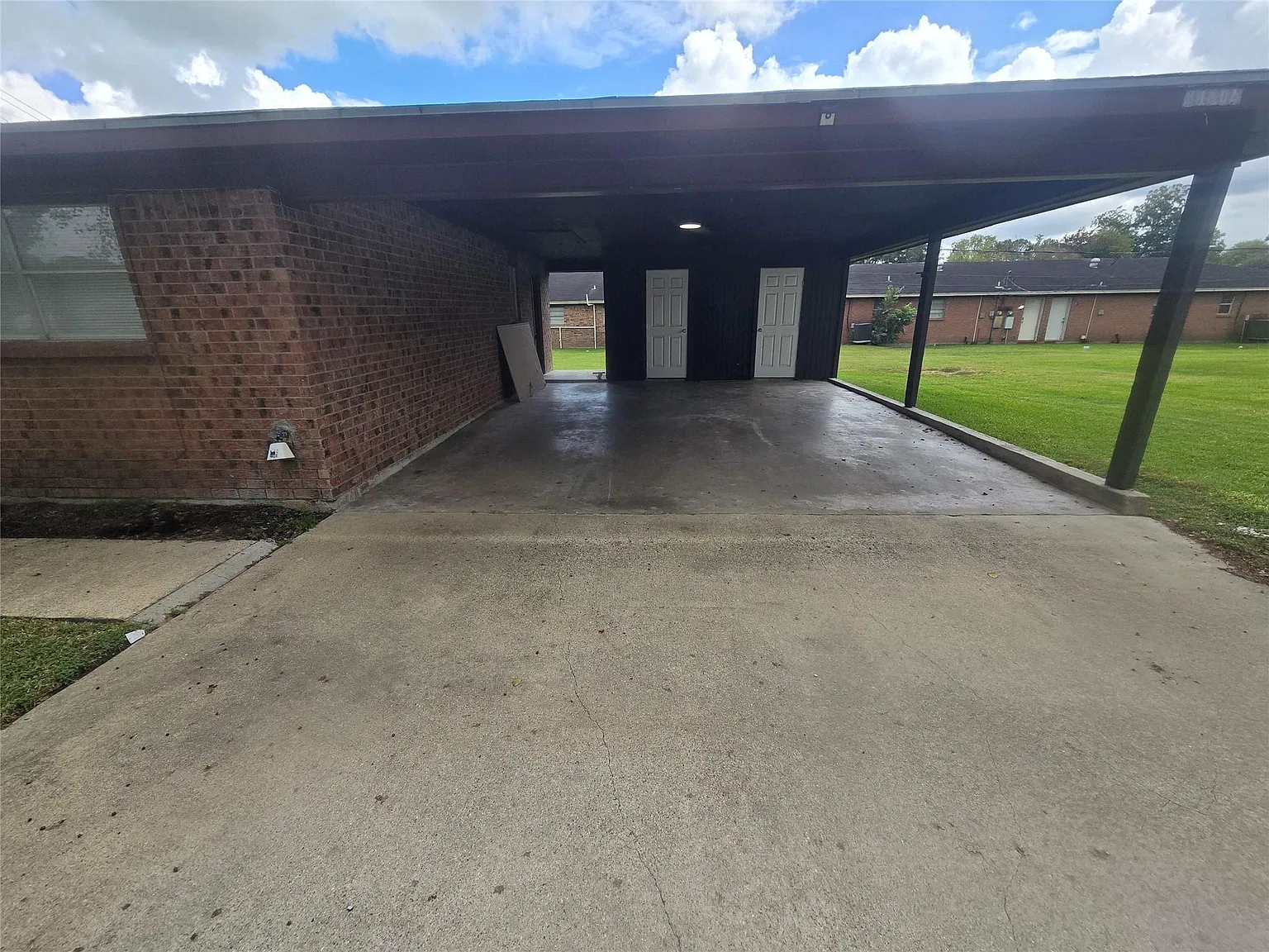 3 bed, 2.0 bath, 1010 sqft, $1,700 — Photo 3