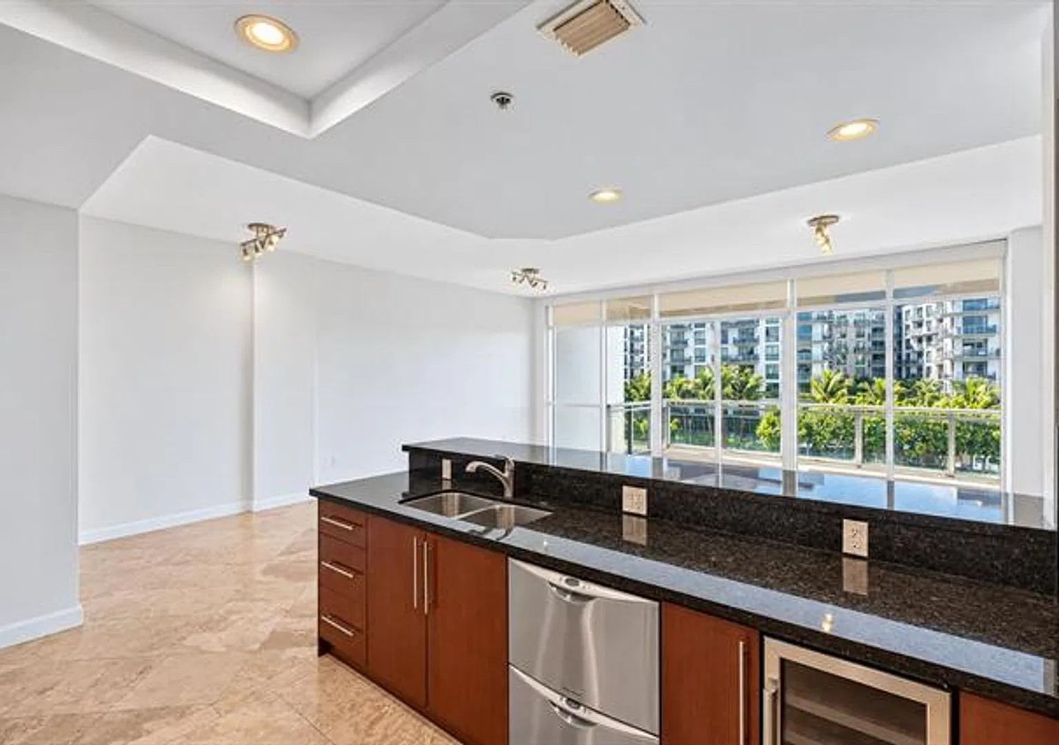 1090 NW North River Dr cu-402, Miami, FL 33132 — Photo 3