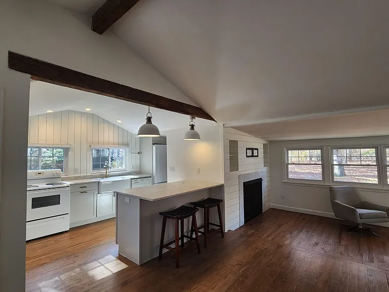 305 North Dr — Photo 2
