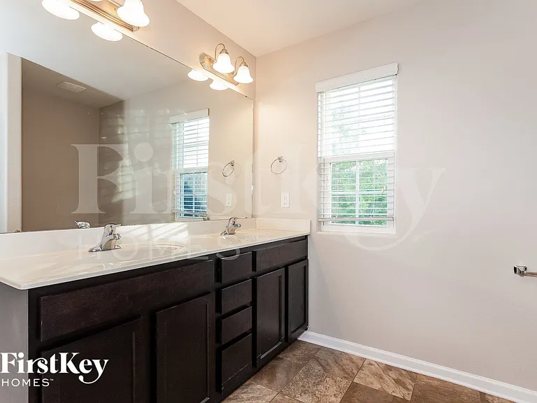 2516 Meadow Crossing Dr — Photo 12
