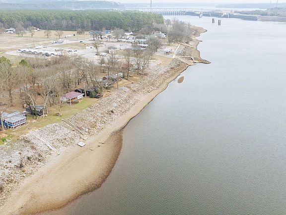 5th image of 125 Arnold Ln