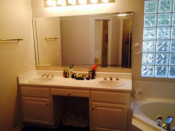 5th image of 708 Ladner Dr