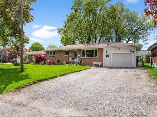 11 Warren Ave, Leamington, ON N8H 2R3