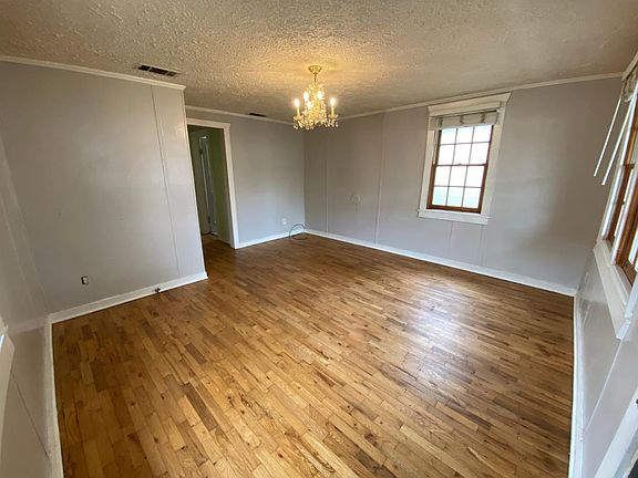 3rd image of 525 E Charlton St