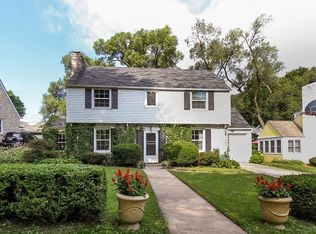 326 N Commonwealth Ave, Elgin, IL 60123