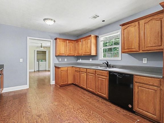 3rd image of 84 Hidden Lakes Ct