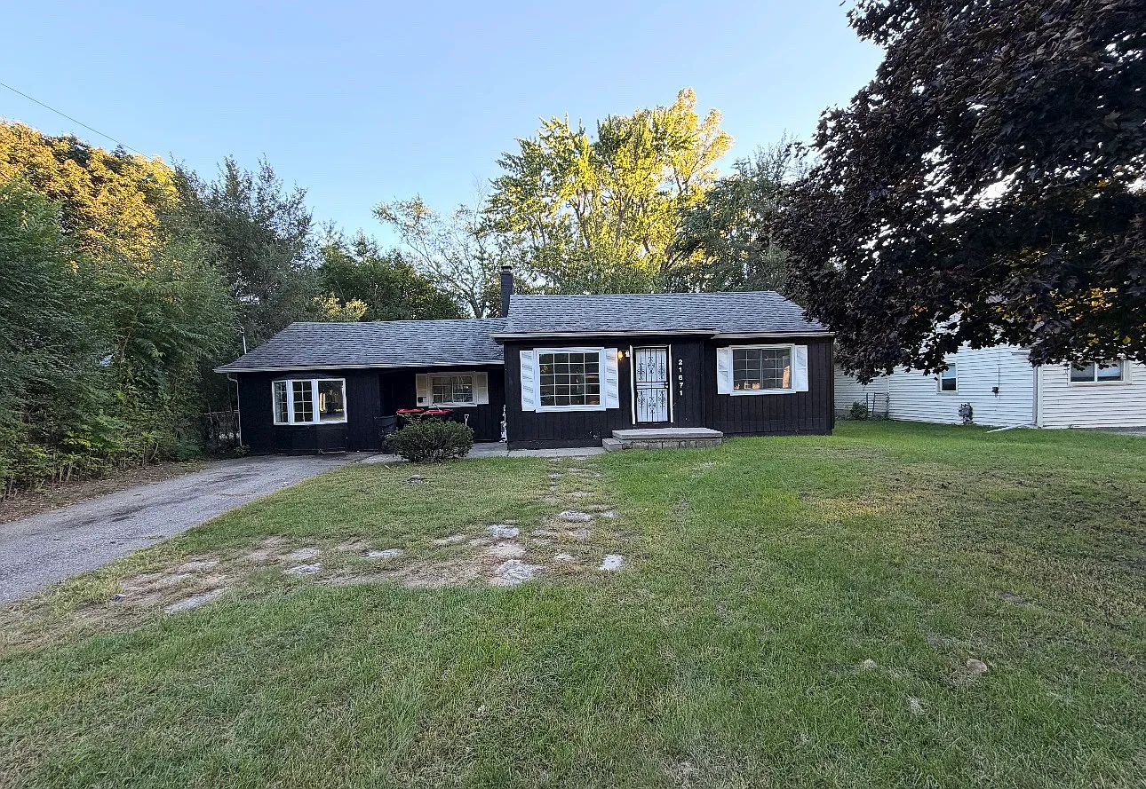 3 bed, 1300 sqft, $1,750 — Photo 1