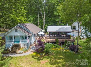 952 Thompson Cove Rd, Clyde, NC 28721
