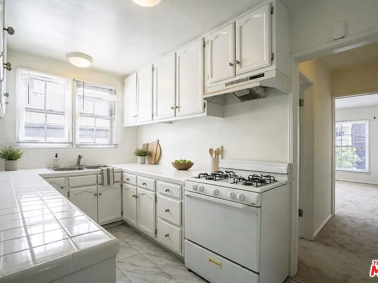 8551 Holloway Dr — Photo 6
