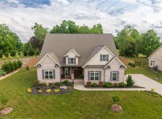 3318 Waterford Glen Ln, Clemmons, NC 27012