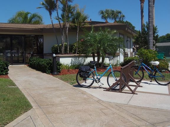 4th image of 672 Linden Dr