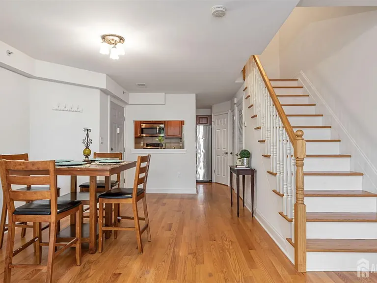 112 N Broadway St #C — Photo 6
