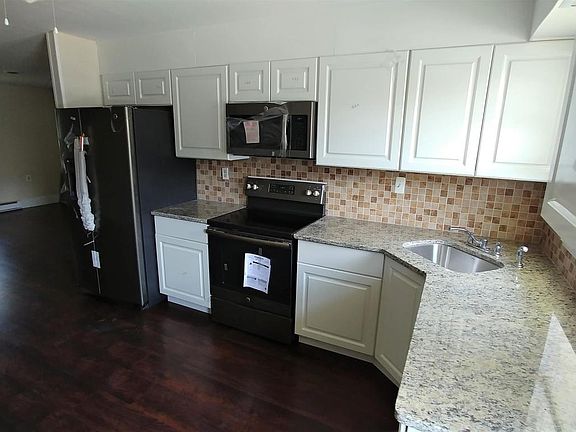 3rd image of 13A Gramercy Ln #A