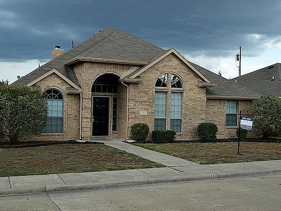 3rd image of 1118 Barrymore Ln