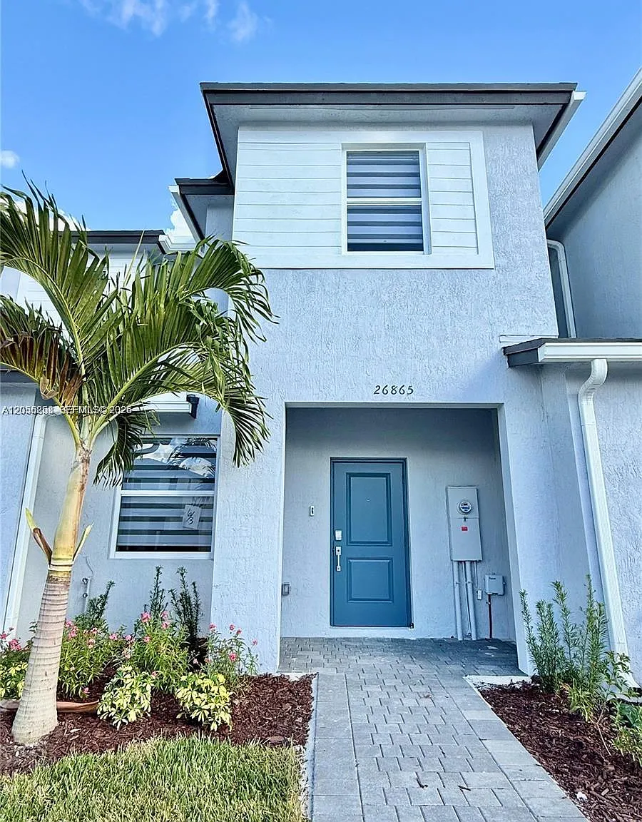 3 bed, 2.5 bath, 1393 sqft, $2,500 — Photo 1