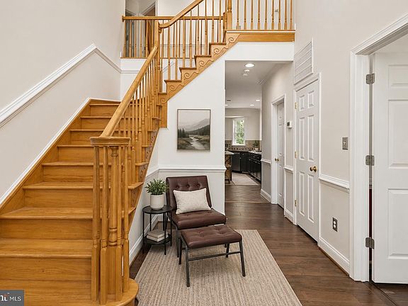 4th image of 36 Crestwood Ln