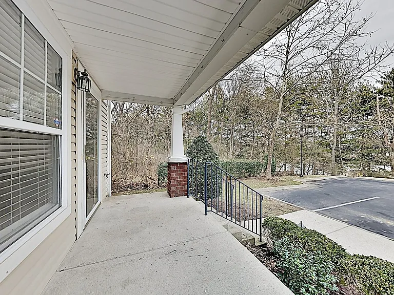 213 Shadow Glen Dr — Photo 2