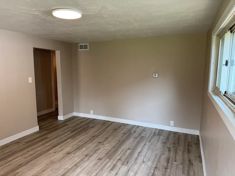 437 Genoa Ave NW — Photo 7