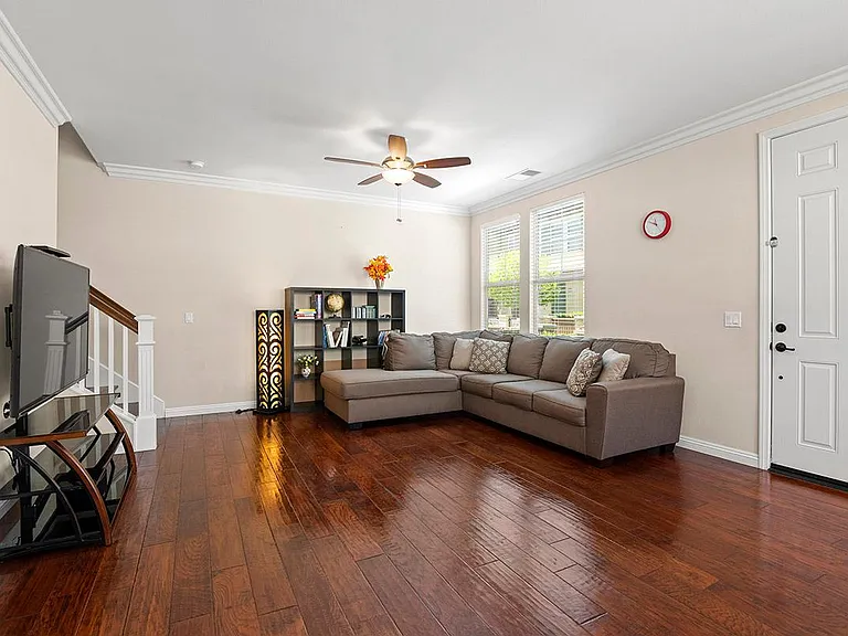 10667 Golden Willow Trl #150 — Photo 5
