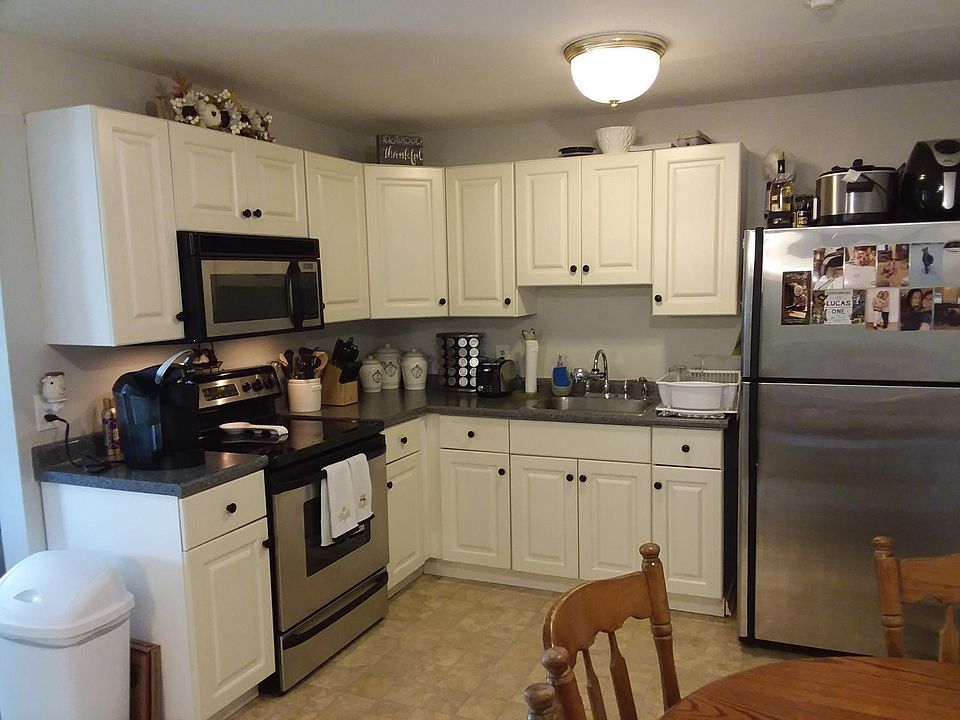 Kitchen with Stainless Steele Appliances