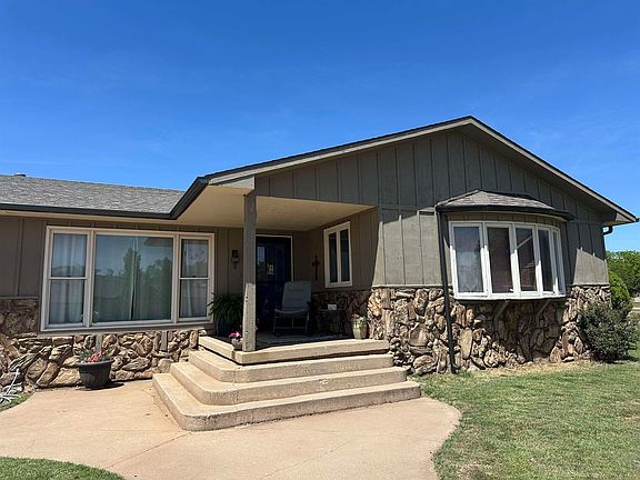 3rd image of 2 Crown Cir