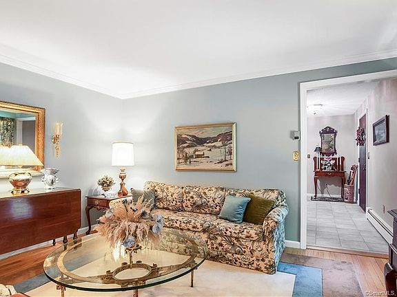 5th image of 32 Heatherwood Dr