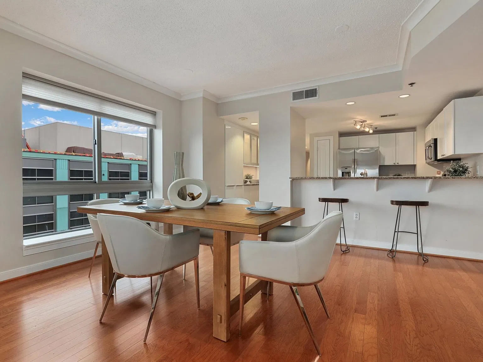 2 bed, 1316 sqft, $4,500 — Photo 4