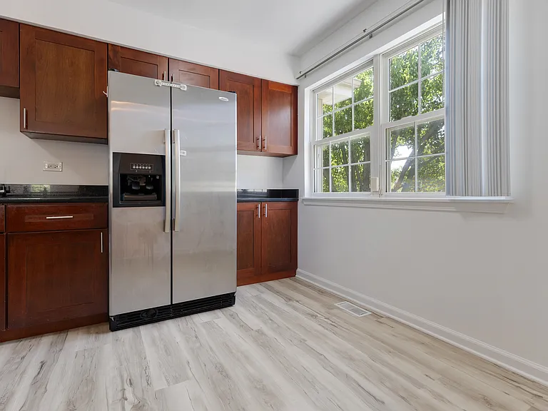 1113 Orleans Dr — Photo 12