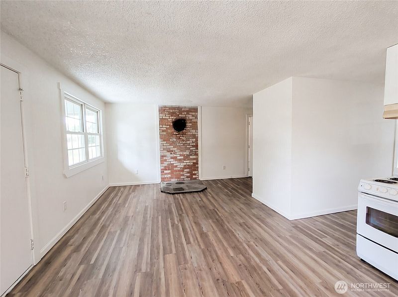 3rd image of 494 Inlet Avenue NW