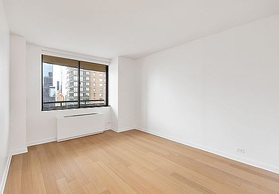5th image of 124 W 60th St APT 37N