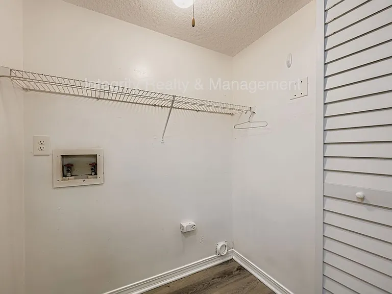 Parkridge Apartments — Photo 23
