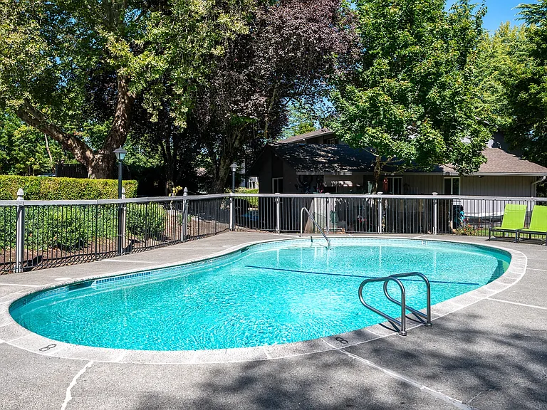 Englewood Terrace — Photo 11
