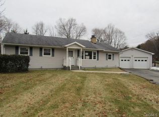 18 Overlook Dr, Newburgh, NY 12550
